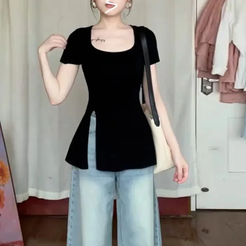 Square Neck Black Short-sleeved T-shirt for Women in Summer Style Unique Beautiful Unique Waist-slit Slit Top for Women JJ167
Square Neck Black Short-sleeved T-shirt for Women in Summer Style Unique Beautiful Unique Waist-slit Slit Top for Women JJ167