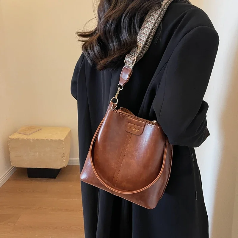 Designer Women Vintage Pu Leather Handbag Brand Bolsas Vintage Bucket Crossbody Bag for Women Shoulder Bag
Designer Women Vintage Pu Leather Handbag Brand Bolsas Vintage Bucket Crossbody Bag for Women Shoulder Bag