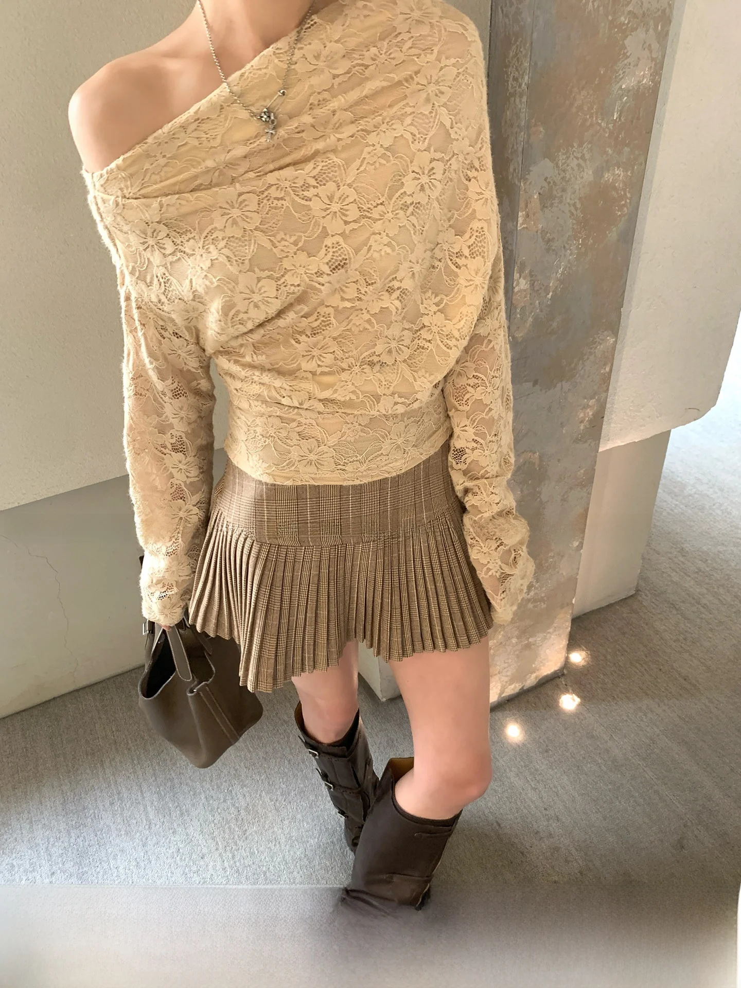 GV Big Brother's Fragrant Sweet Tea Lace Shoulder Bridesmaid Top Spring New Style Versatile Women's Loose Fit Long Sleeve Cas...
GV Big Brother's Fragrant Sweet Tea Lace Shoulder Bridesmaid Top Spring New Style Versatile Women's Loose Fit Long Sleeve Cas...