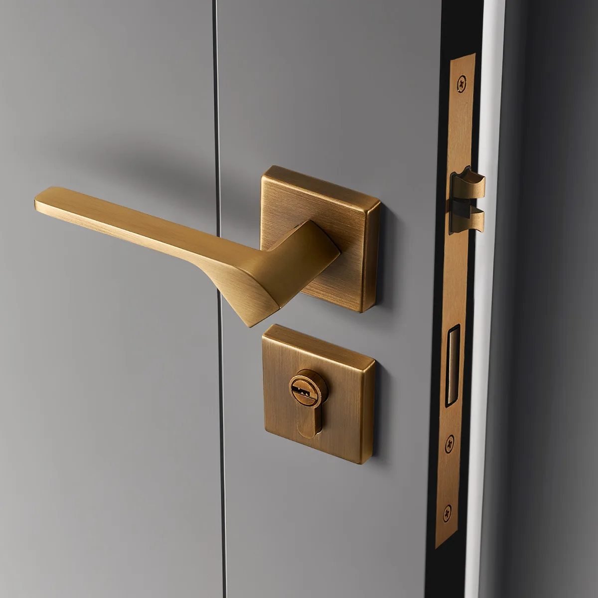 All copper split silent magnetic lock French medieval indoor door square ring brass door lock
All copper split silent magnetic lock French medieval indoor door square ring brass door lock
