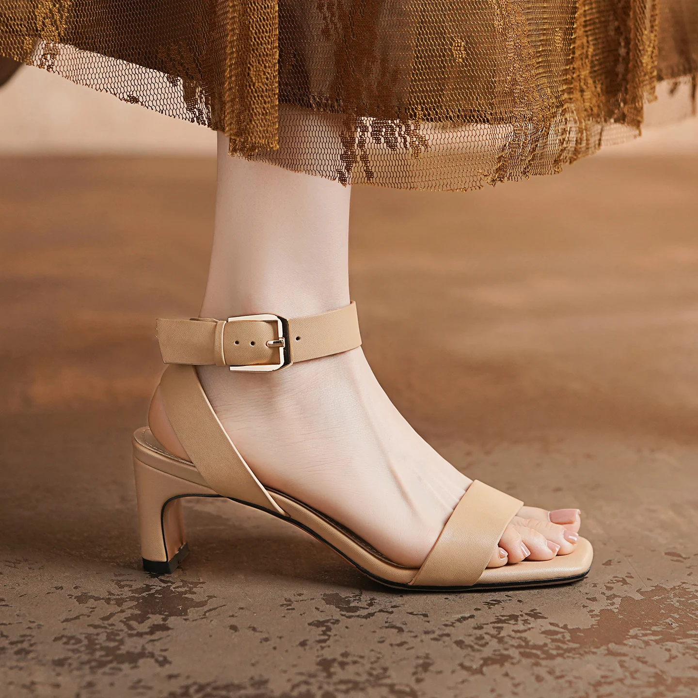 Genuine Leather Cowhide Women's Sandals, Ankle Strap Summer High Heels,Fashion Women Shoes
Genuine Leather Cowhide Women's Sandals, Ankle Strap Summer High Heels,Fashion Women Shoes