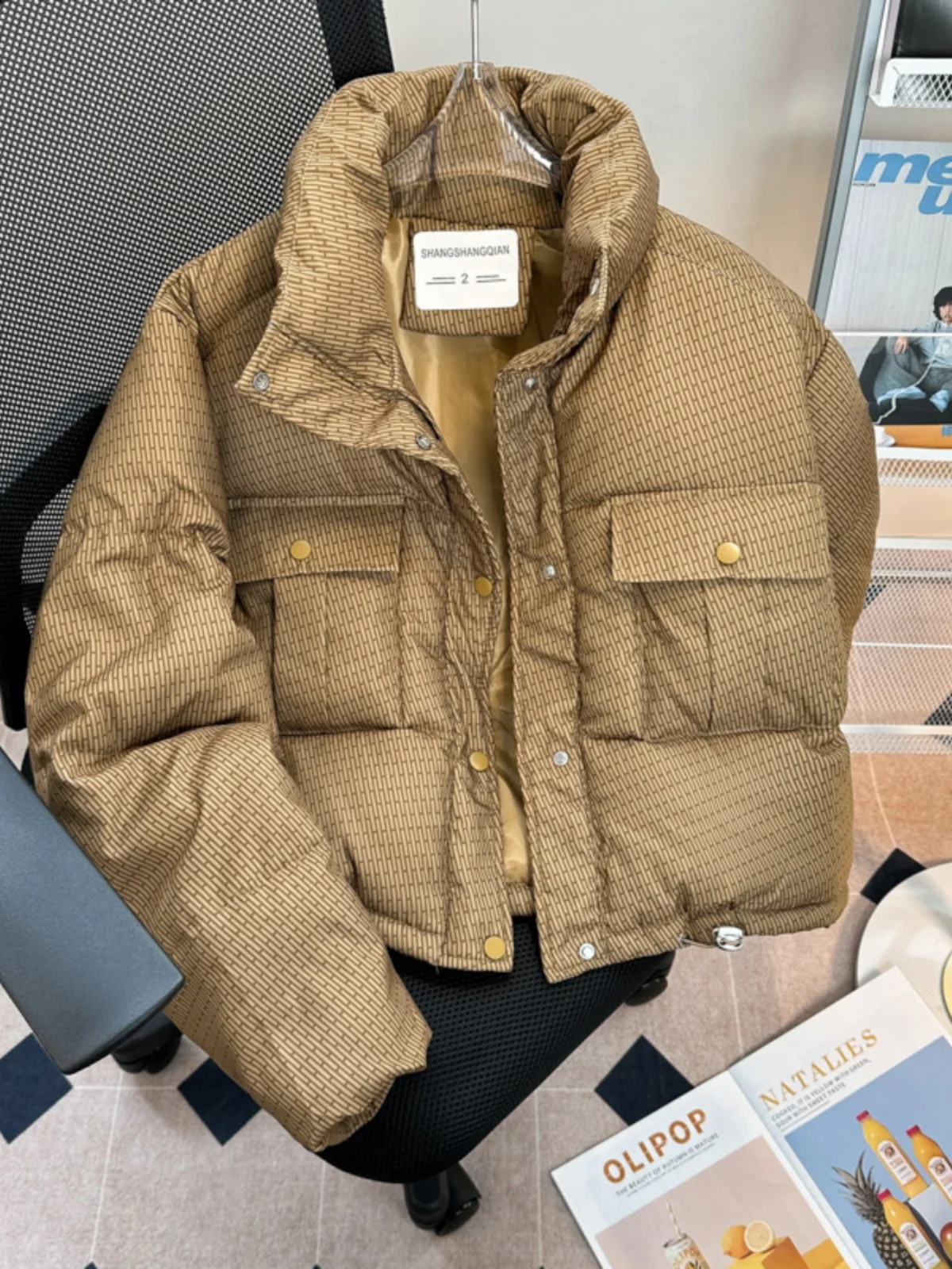 Korean Style Thickened Short Cotton Jacket Stand Collar Men Women Winter Warm Clothes Bread Style Outerwear Casual Coat
Korean Style Thickened Short Cotton Jacket Stand Collar Men Women Winter Warm Clothes Bread Style Outerwear Casual Coat