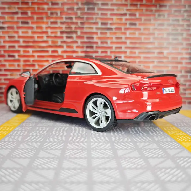 Bburago 1:24 simulation AUDI RS5 Coupe alloy model, both doors can be opened, static desktop, car ornaments, collection gifts
Bburago 1:24 simulation AUDI RS5 Coupe alloy model, both doors can be opened, static desktop, car ornaments, collection gifts