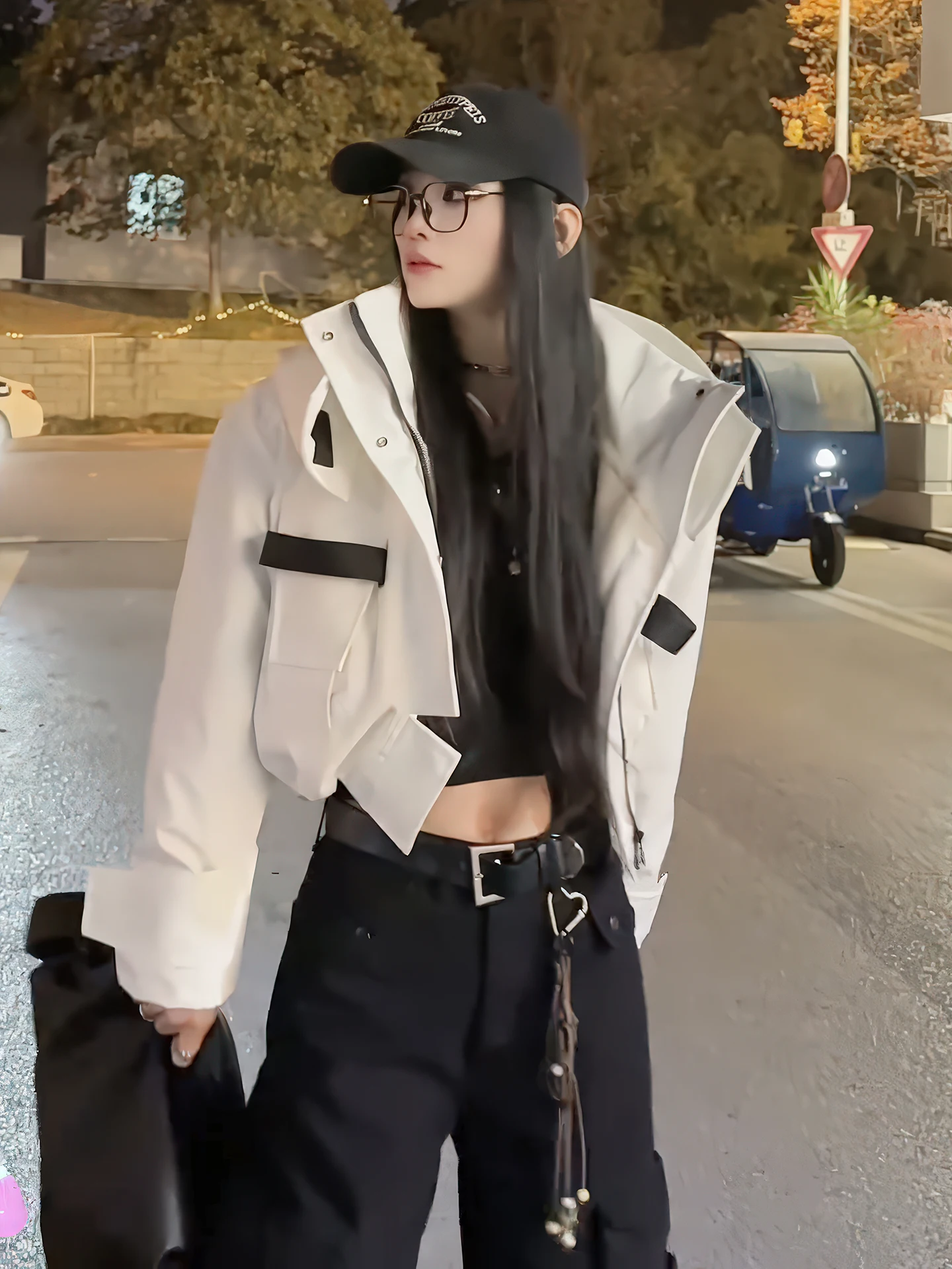 Stylish Short Zipper Jacket Women's Winter Workwear Fashion Coat with Hat Slimming Effect Chinese Brand Ladies' Top
Stylish Short Zipper Jacket Women's Winter Workwear Fashion Coat with Hat Slimming Effect Chinese Brand Ladies' Top