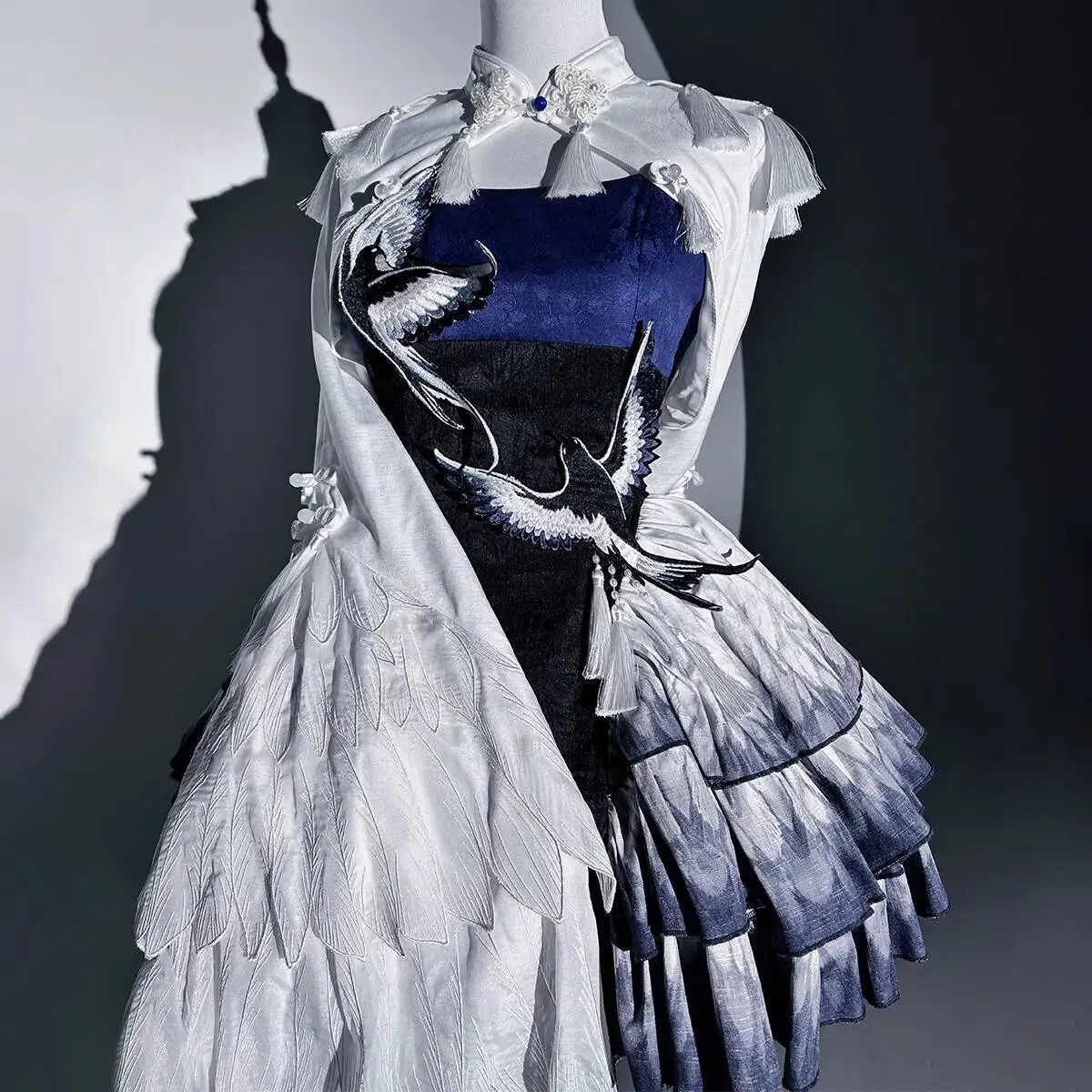 New Blue Feathered Sparrow Op Lolita Chinese Style Lolita Skirt Fiesta Carnival Halloween Cos Cosplay Tops Spaghetti Strap Dress
New Blue Feathered Sparrow Op Lolita Chinese Style Lolita Skirt Fiesta Carnival Halloween Cos Cosplay Tops Spaghetti Strap Dress