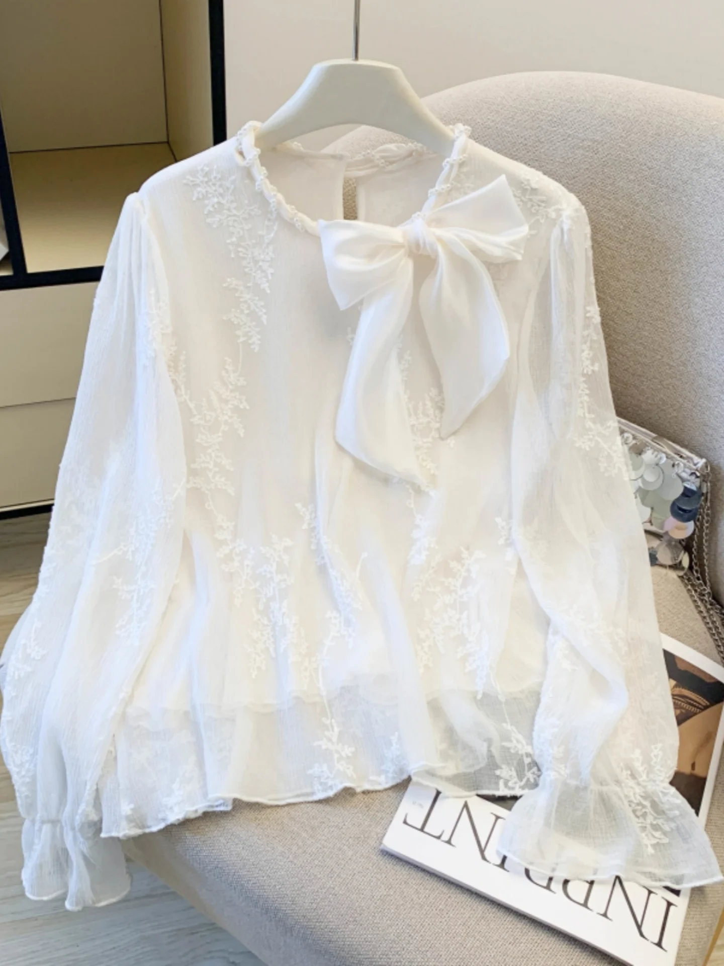 Lace Knot Long Sleeve White Shirt Women's Base Layer Spring Autumn plus Size Slimming Korean Style Top
Lace Knot Long Sleeve White Shirt Women's Base Layer Spring Autumn plus Size Slimming Korean Style Top