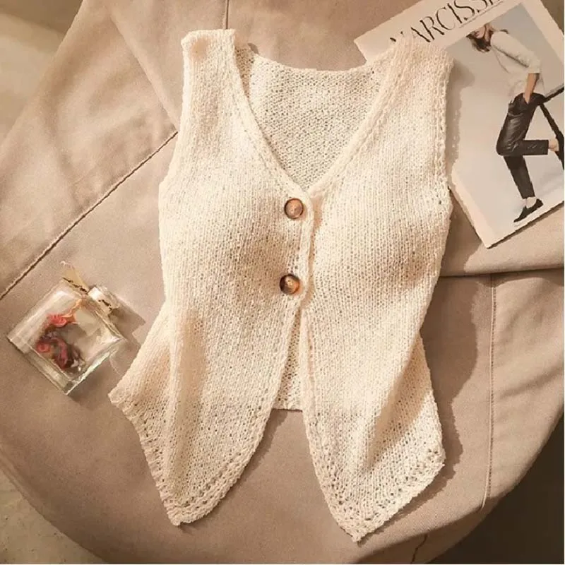 2026 Summer Sleeveless Knitted Vest Women Fashion Solid Color Chic Buttons V-neck Sleeveless Knitted Camisole
2026 Summer Sleeveless Knitted Vest Women Fashion Solid Color Chic Buttons V-neck Sleeveless Knitted Camisole