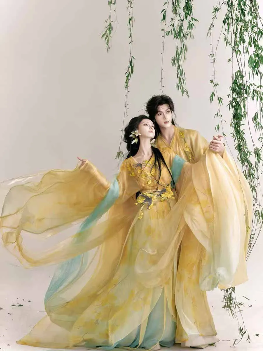 Couple Matching Hanfu Set Yellow Gradient Chiffon Robe Ancient Chinese Traditional Wide Sleeve Outfit Wedding Photoshoot Costume
Couple Matching Hanfu Set Yellow Gradient Chiffon Robe Ancient Chinese Traditional Wide Sleeve Outfit Wedding Photoshoot Costume