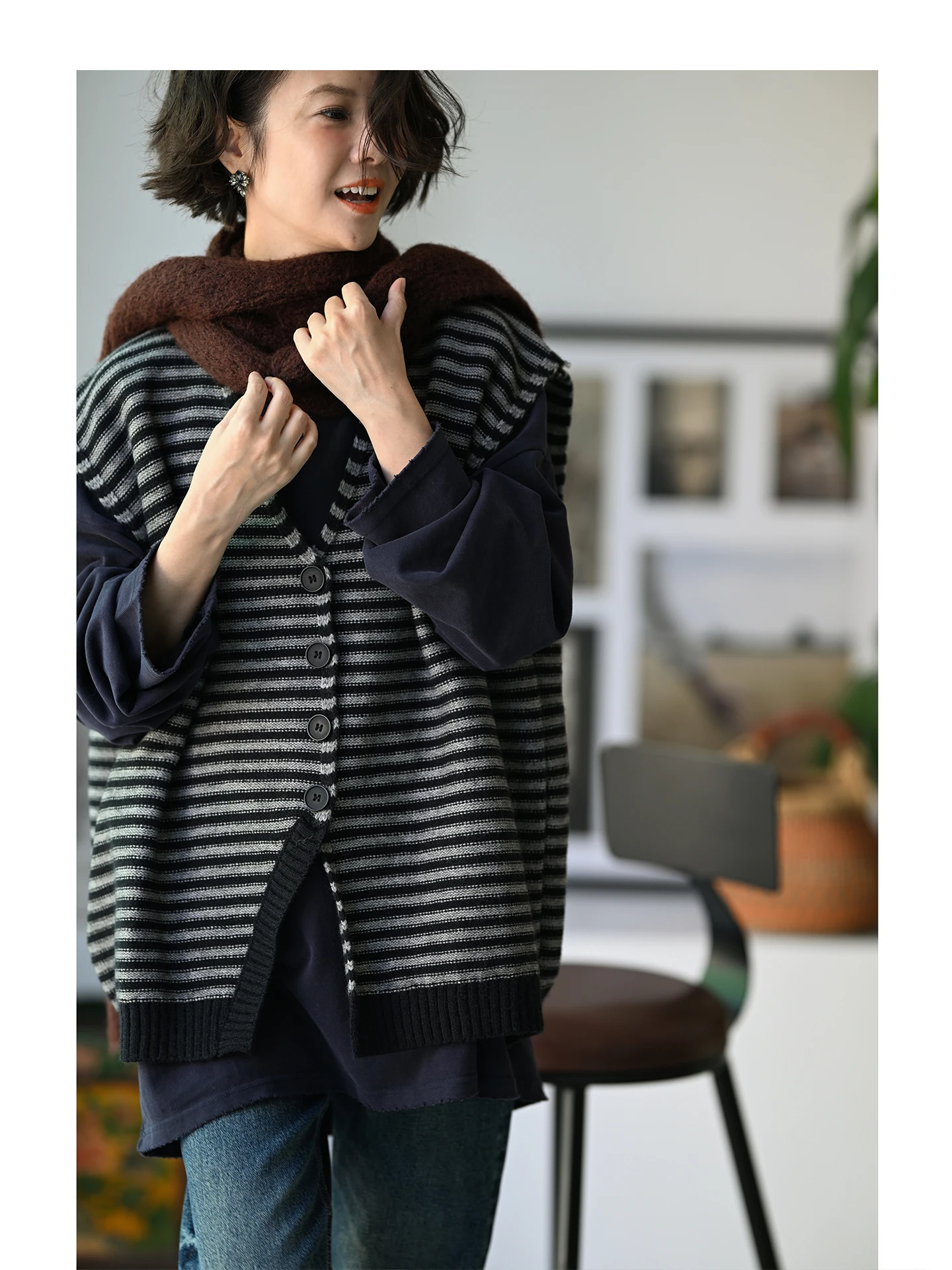 Повседневный вязаный жилет с v-образным вырезом, женский свободный жилет на пуговицах в классическую полоску, удобная осенняя одежда для поездок на работу
Повседневный вязаный жилет с v-образным вырезом, женский свободный жилет на пуговицах в классическую полоску, удобная осенняя одежда для поездок на работу