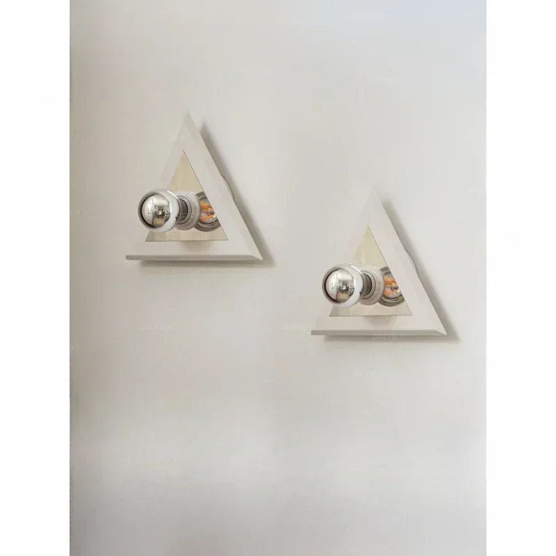 Triangular wall lamp medieval modern minimalist entrance bathroom aisle bedside wall lamp
Triangular wall lamp medieval modern minimalist entrance bathroom aisle bedside wall lamp