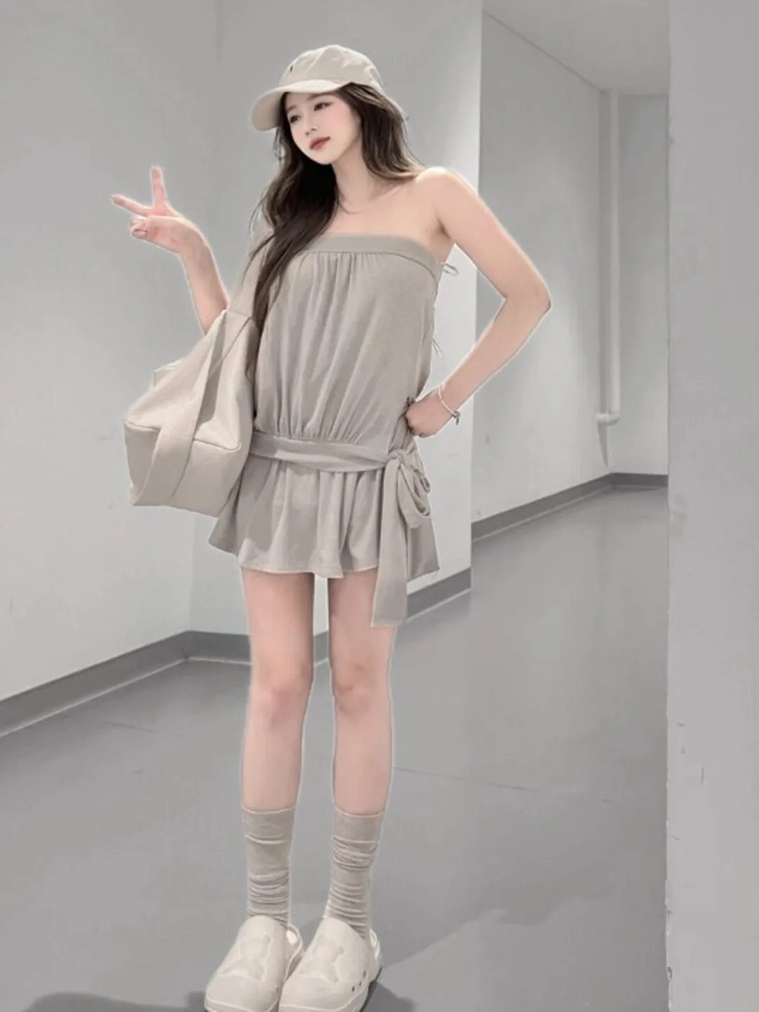 Retro Unique Beautiful One Shoulder Top Half Skirt Two Piece Set Complete OOTD Summer 2026 Comfortable High Waist Short Skirt
Retro Unique Beautiful One Shoulder Top Half Skirt Two Piece Set Complete OOTD Summer 2026 Comfortable High Waist Short Skirt