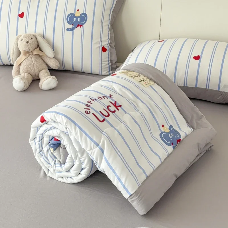 A new wash printed spring and summer quilt core, 150m 180m 200m small fresh quilt, air conditioning calcium quilt
A new wash printed spring and summer quilt core, 150m 180m 200m small fresh quilt, air conditioning calcium quilt