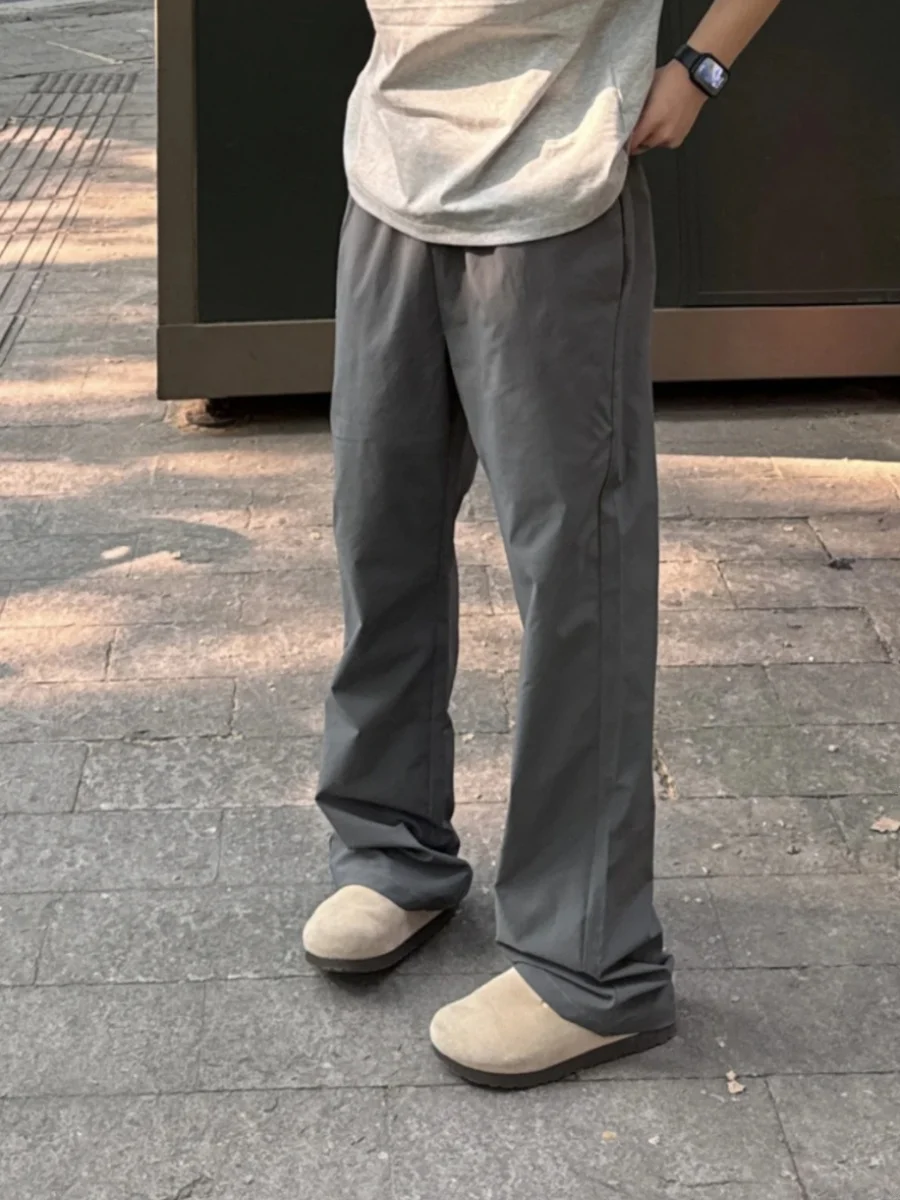 Мужские повседневные брюки с прямыми штанинами в американском стиле ретро, однотонные, свободные, молодежные, весенне-осенние, модные тенденции
Мужские повседневные брюки с прямыми штанинами в американском стиле ретро, однотонные, свободные, молодежные, весенне-осенние, модные тенденции