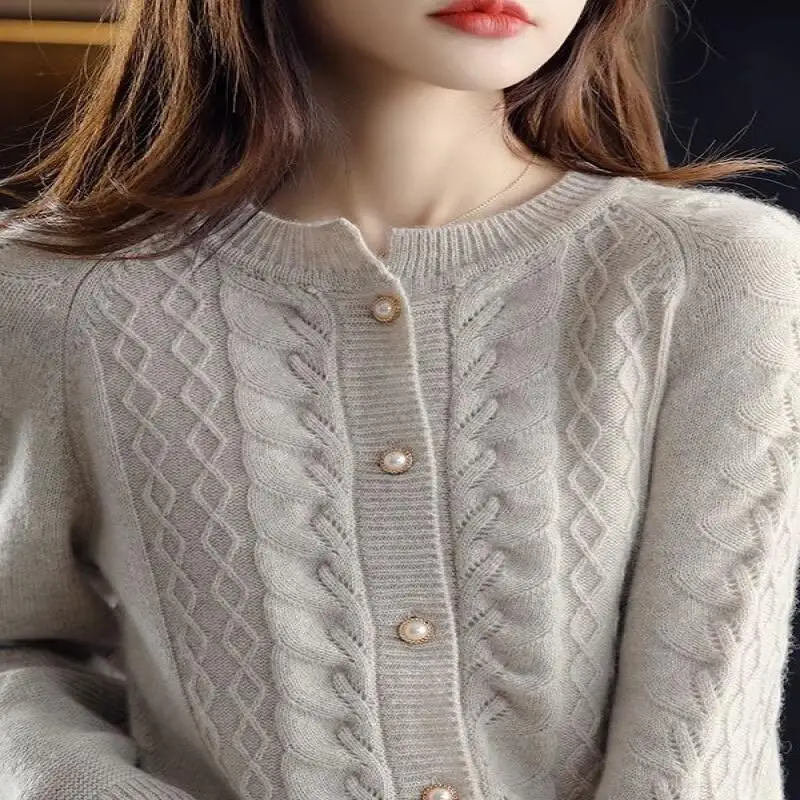 Knitted Casual Cardigan Hot Style Fashion women's clothes Knitwear clothes 2025 Women sweater Pullover Winter clothes tops cozy
Knitted Casual Cardigan Hot Style Fashion women's clothes Knitwear clothes 2025 Women sweater Pullover Winter clothes tops cozy