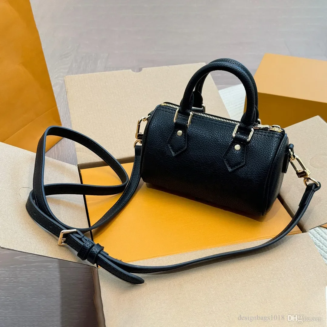 Дизайнерская женская сумка Sac Luxe: элегантная джинсовая мини-сумка через плечо, классическая кожаная дамская роскошная сумочка-тоут
Дизайнерская женская сумка Sac Luxe: элегантная джинсовая мини-сумка через плечо, классическая кожаная дамская роскошная сумочка-тоут