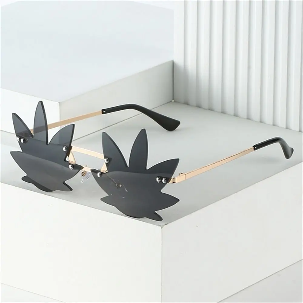 2022 Rimless Maple Leaf Shape Metal Sunglasses for Women Party Decorative Sun Glasses Men Unique Street Prom Eyewear
2022 Rimless Maple Leaf Shape Metal Sunglasses for Women Party Decorative Sun Glasses Men Unique Street Prom Eyewear