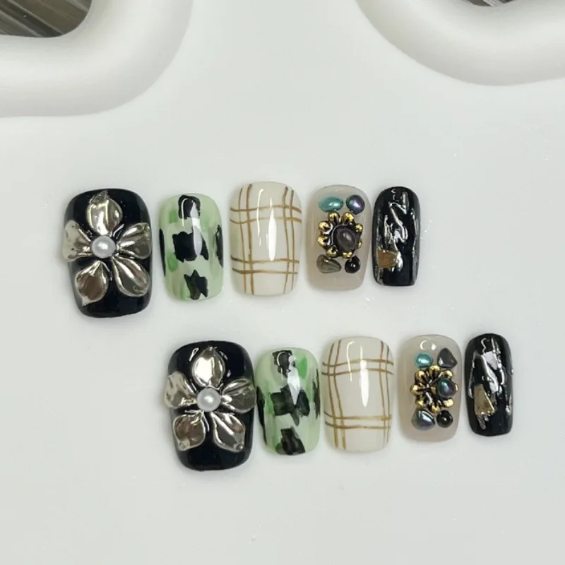 10PCS Retro 3D Carved Flowers Handmade Short Coffin False Nails Luxury Smudge Grid Patterns Wearable Press on Nails Full Cover
10PCS Retro 3D Carved Flowers Handmade Short Coffin False Nails Luxury Smudge Grid Patterns Wearable Press on Nails Full Cover