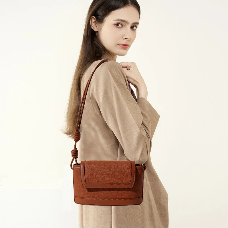 New genuine leather women's bag with top layer cowhide, 2025 fashionable and versatile single shoulder crossbody small bag
New genuine leather women's bag with top layer cowhide, 2025 fashionable and versatile single shoulder crossbody small bag