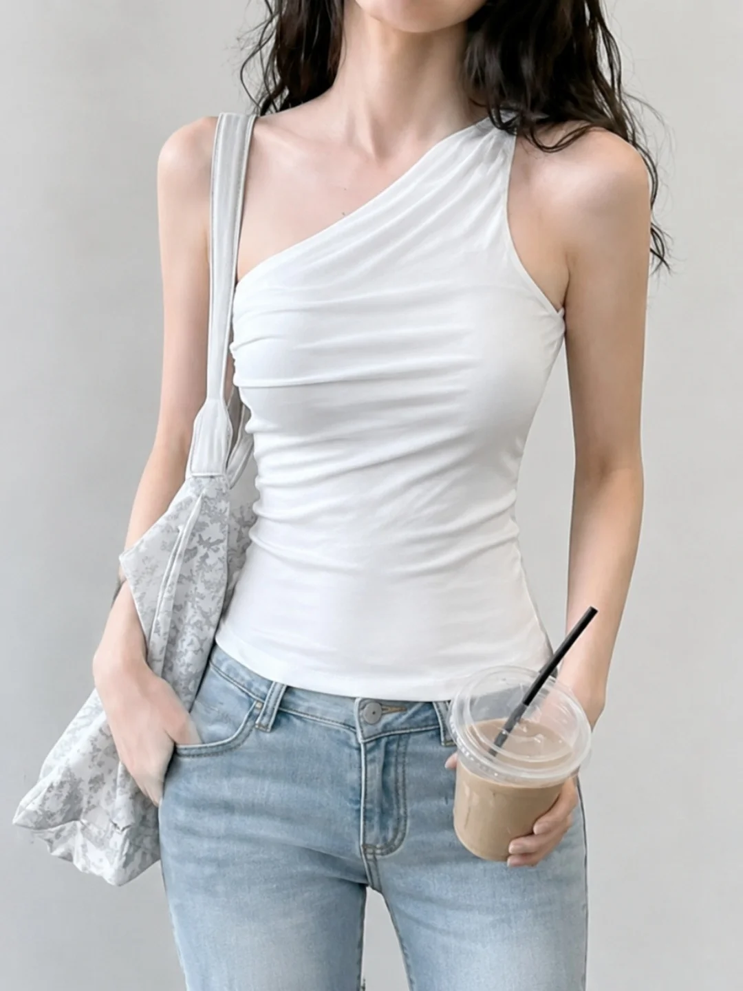Fashionable Slim Fit Strapless Vest Summer 2026 Elegant Versatile Sleeveless Top Trendy Shoulder Style Casual Chic Style
Fashionable Slim Fit Strapless Vest Summer 2026 Elegant Versatile Sleeveless Top Trendy Shoulder Style Casual Chic Style