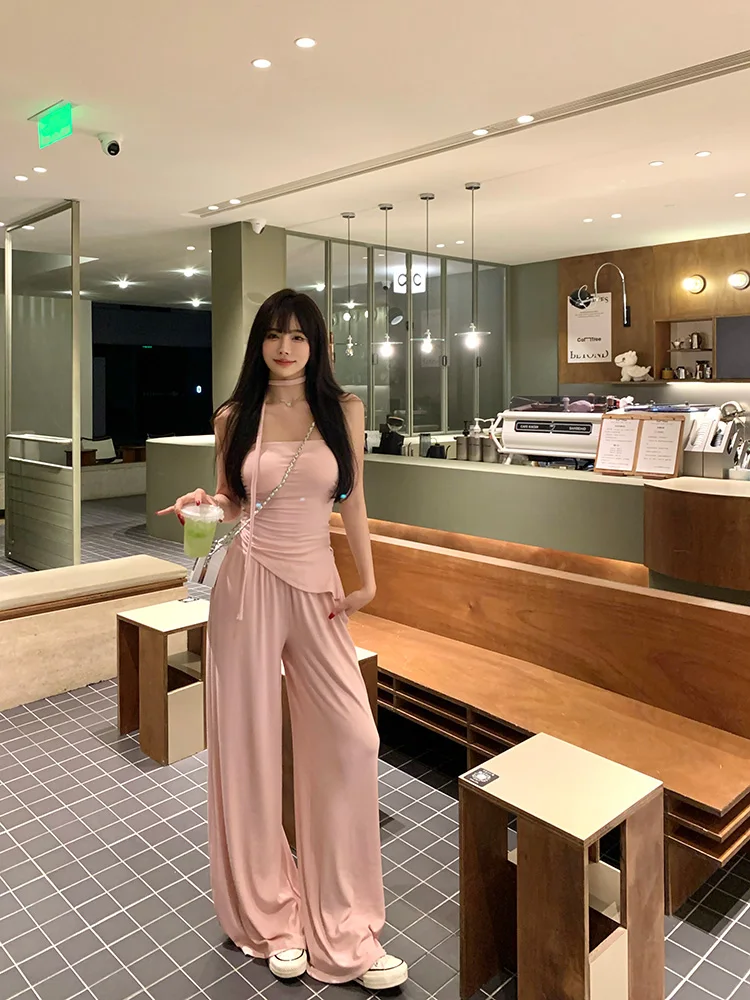 Летний повседневный комплект из двух предметов: брюки в пол и топ с открытыми плечами для женщин, удобный свободный крой, хлопок, модный образ
Летний повседневный комплект из двух предметов: брюки в пол и топ с открытыми плечами для женщин, удобный свободный крой, хлопок, модный образ