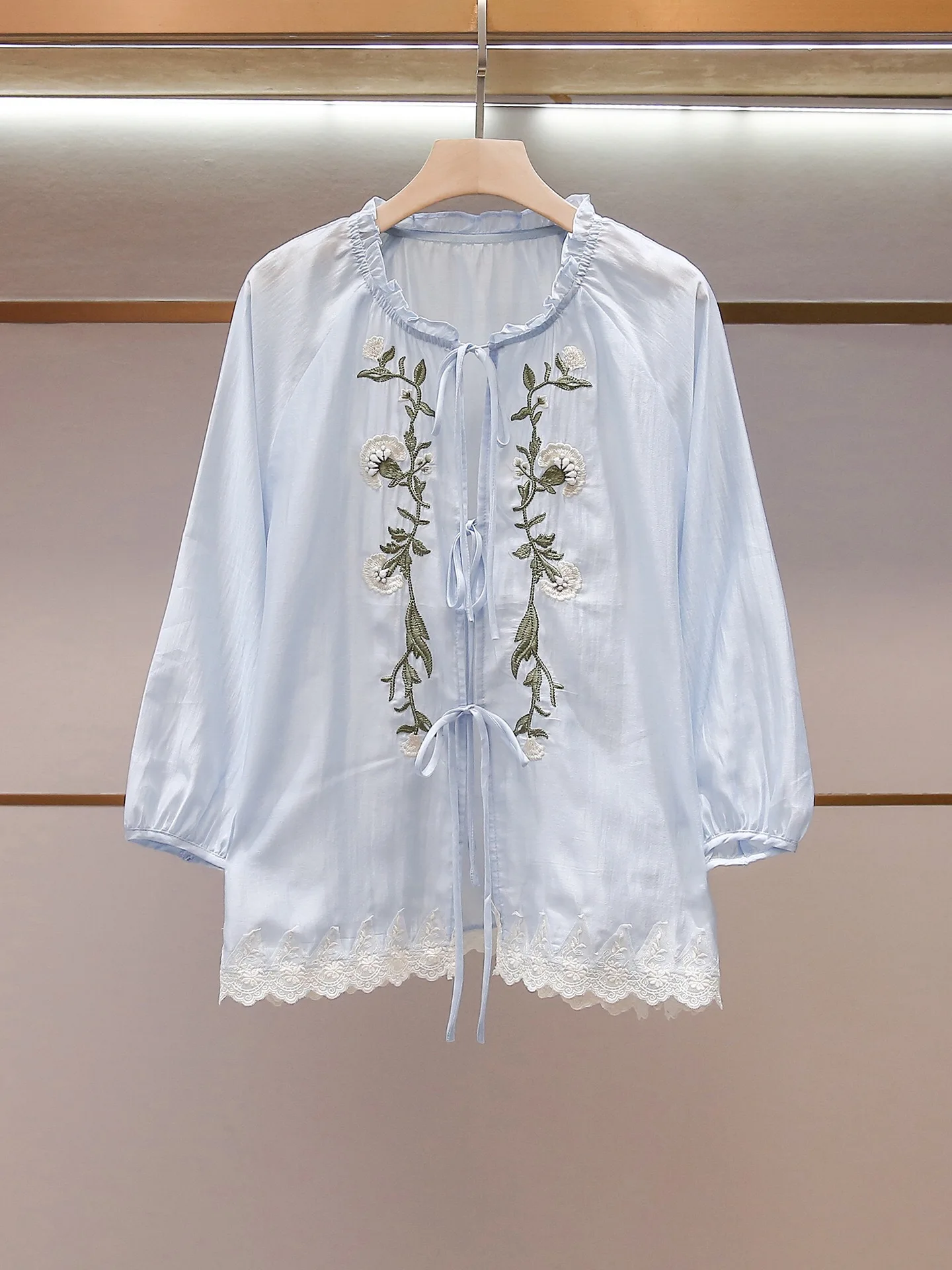 Elegant Loose Long Sleeve Embroidered Lace Patchwork Shirt Women's Sun Protection Fashionable Silk Blend Sweet Style round Neck
Elegant Loose Long Sleeve Embroidered Lace Patchwork Shirt Women's Sun Protection Fashionable Silk Blend Sweet Style round Neck