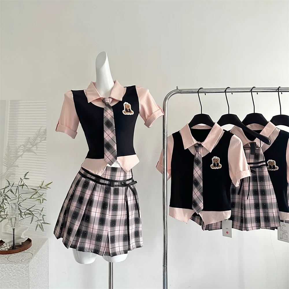 Summer Women Korean Shoujo Idols 2000s Gyaru Outfits 2 Piece Set Short Sleeve Crop Top With Tie + Mini Plaid Pleated Skirts
Summer Women Korean Shoujo Idols 2000s Gyaru Outfits 2 Piece Set Short Sleeve Crop Top With Tie + Mini Plaid Pleated Skirts