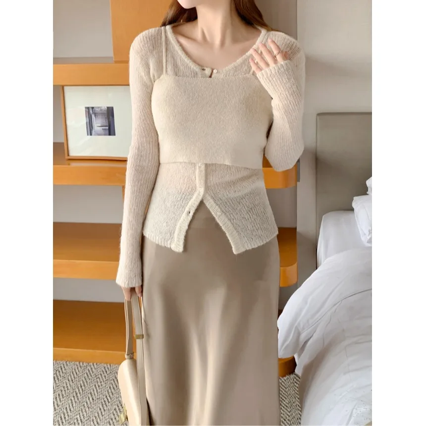 Шикарный вязаный комплект ранней весны, женский базовый слой, круглый дизайн на пуговицах, простая корейская внутренняя одежда
Шикарный вязаный комплект ранней весны, женский базовый слой, круглый дизайн на пуговицах, простая корейская внутренняя одежда