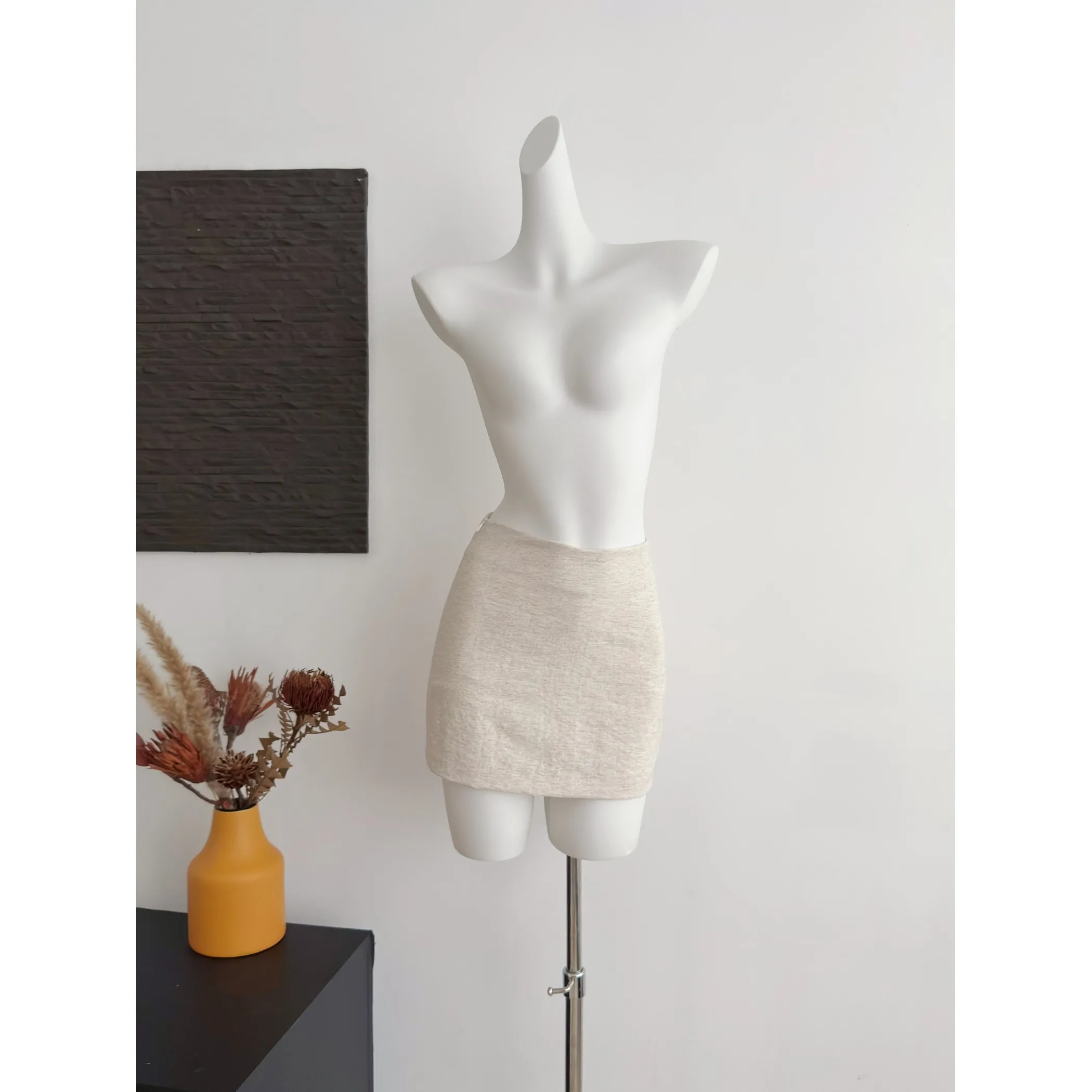 Minimalist A-Line Lin Summer Short Skirt Breathable Loose Feel Linen Women's Low Waist Standard Fit Summer 2026 Zipper Style
Minimalist A-Line Lin Summer Short Skirt Breathable Loose Feel Linen Women's Low Waist Standard Fit Summer 2026 Zipper Style