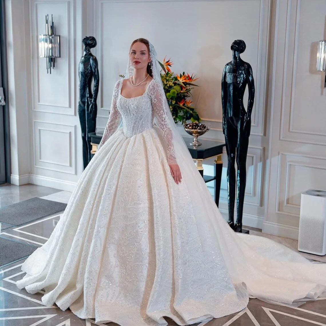 Customized Luxury Pearl Sparkling Princess Wedding Dress Embroidered Lace Bridal Ball Dress Square Collar Long Sleeve Bridal Dre
Customized Luxury Pearl Sparkling Princess Wedding Dress Embroidered Lace Bridal Ball Dress Square Collar Long Sleeve Bridal Dre