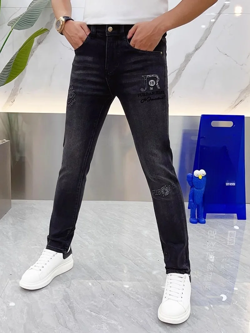 Men's Slim Fit Jeans with Emblem And Print Simple Faionable Autumn Long Pants Straight Leg Zipper Closure Casual Youth Sle
Men's Slim Fit Jeans with Emblem And Print Simple Faionable Autumn Long Pants Straight Leg Zipper Closure Casual Youth Sle