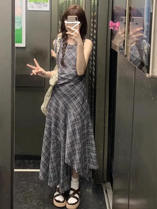 Retro Sleeveless Asymmetrical Plaid Dress Women's New Beautiful Beach Vacation Long Dress High Waist A-Line Korean Style
Retro Sleeveless Asymmetrical Plaid Dress Women's New Beautiful Beach Vacation Long Dress High Waist A-Line Korean Style