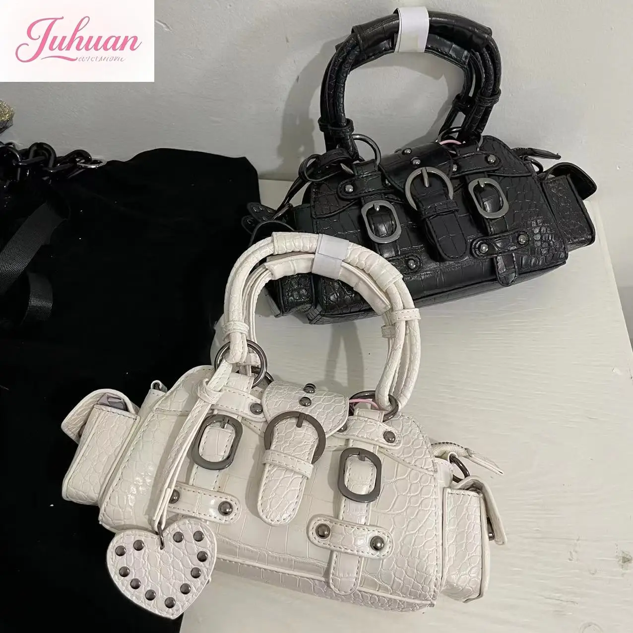 Personality British Retro Black White Millennial Crocodile Rivet Handheld Locomotive Punk Wind Mini Bags Babes Boston Bag Women
Personality British Retro Black White Millennial Crocodile Rivet Handheld Locomotive Punk Wind Mini Bags Babes Boston Bag Women