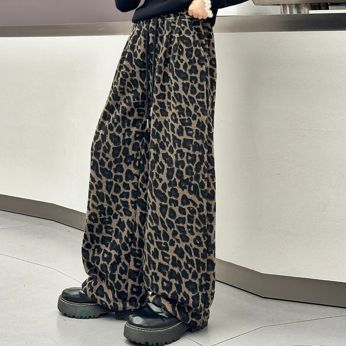 Children's Loose Straight Thickened Wide Leg Trousers Kids Bottom Autumn and Winter Girls Leopard Print One-piece Velvet Pants 
Children's Loose Straight Thickened Wide Leg Trousers Kids Bottom Autumn and Winter Girls Leopard Print One-piece Velvet Pants