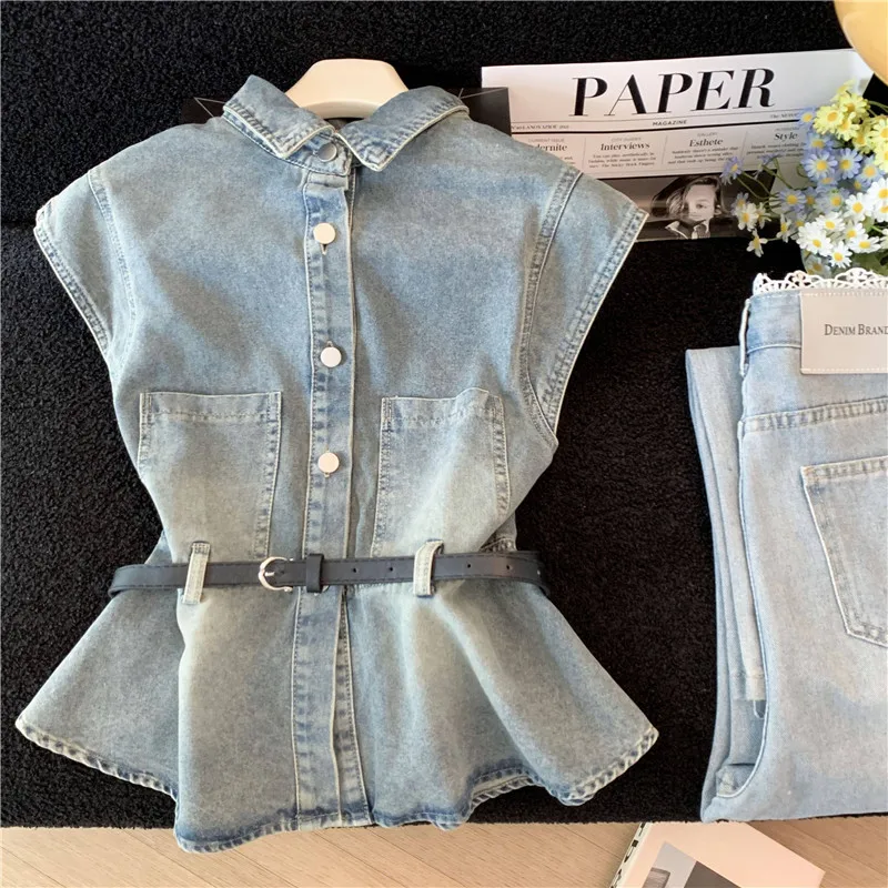 Vintage Light Blue Denim Vest With Belt Summer Women Sleeveless Jeans Jackets Lapel Single-Breasted Slim Thin Cowboy Waistcoat
Vintage Light Blue Denim Vest With Belt Summer Women Sleeveless Jeans Jackets Lapel Single-Breasted Slim Thin Cowboy Waistcoat