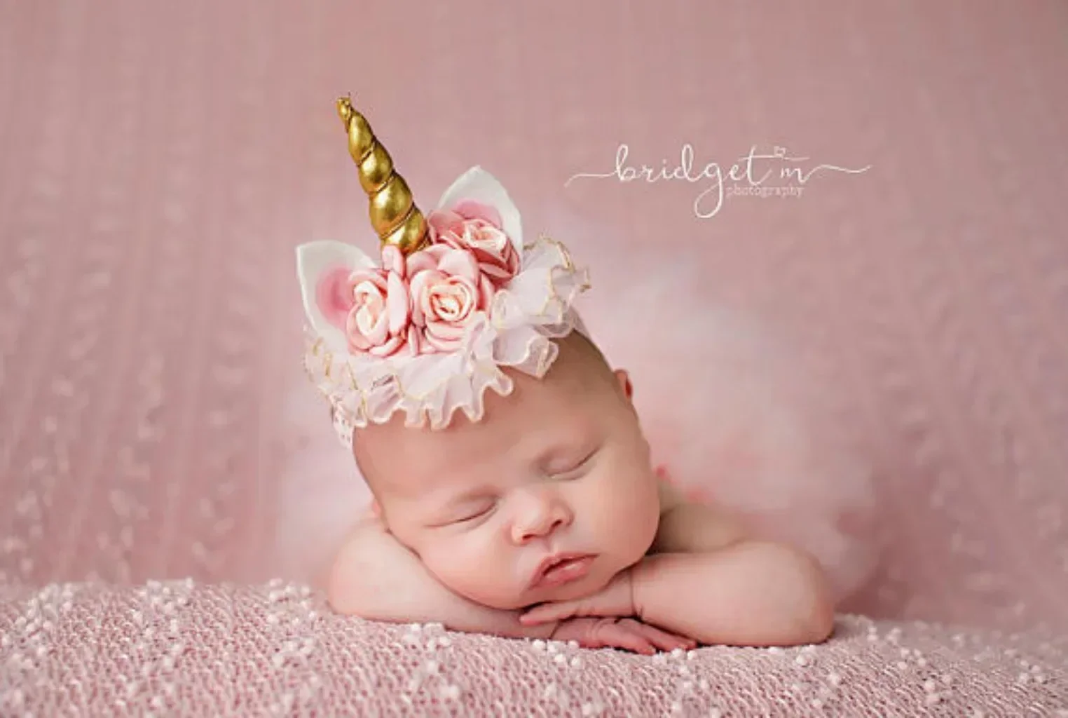 Реквизит для фотосъемки новорожденных, наряды, платье для маленьких девочек, комплект с единорогом, аксессуары, одежда для студийной съемки, фотосессии
Реквизит для фотосъемки новорожденных, наряды, платье для маленьких девочек, комплект с единорогом, аксессуары, одежда для студийной съемки, фотосессии