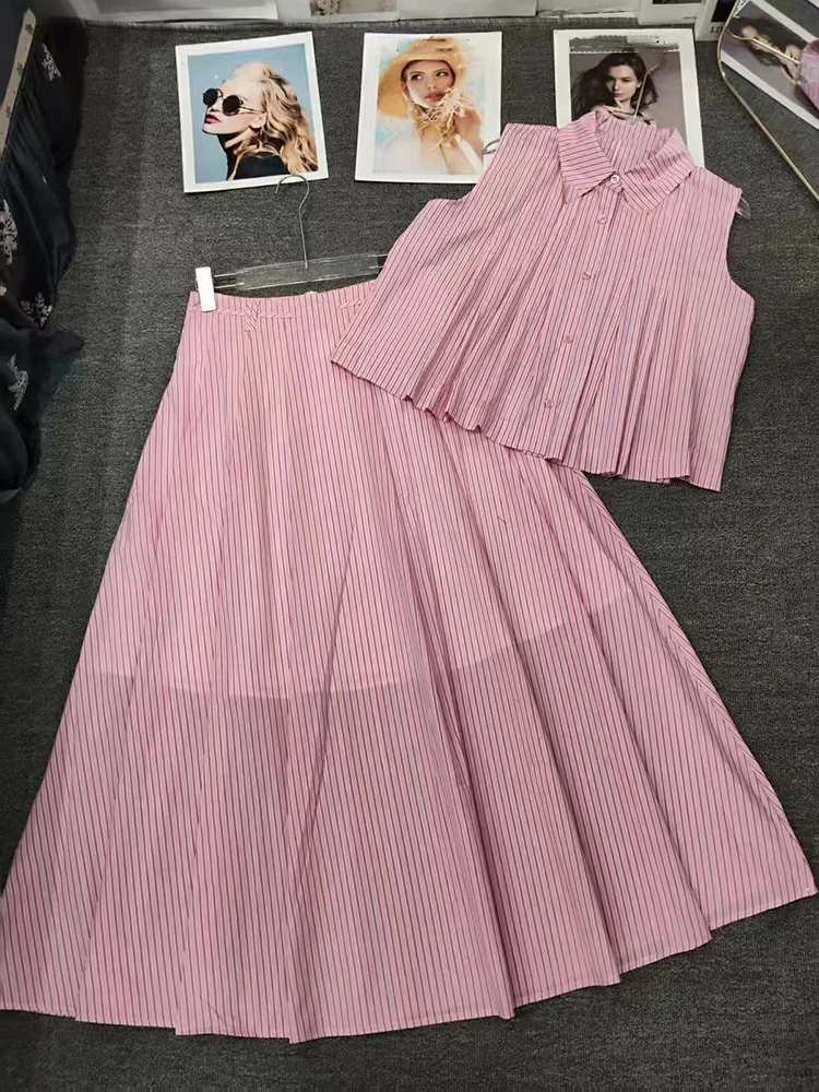 In the summer of 2025, the new temperament female suit striped lapel metal button shirt+high waist and big skirt fashion two-pie
In the summer of 2025, the new temperament female suit striped lapel metal button shirt+high waist and big skirt fashion two-pie
