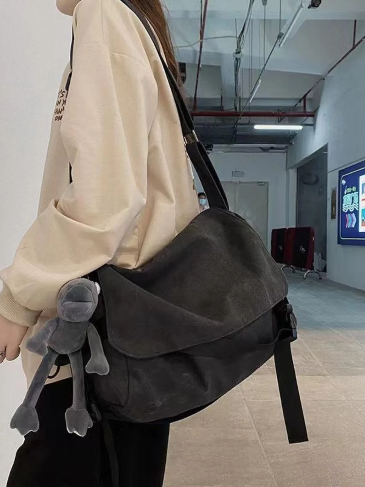 Casual Canvas Crossbody Bag for Men Single oulder Outdoor Travel Bag Street Trend Color Pure Faion Men's Bag
Casual Canvas Crossbody Bag for Men Single oulder Outdoor Travel Bag Street Trend Color Pure Faion Men's Bag