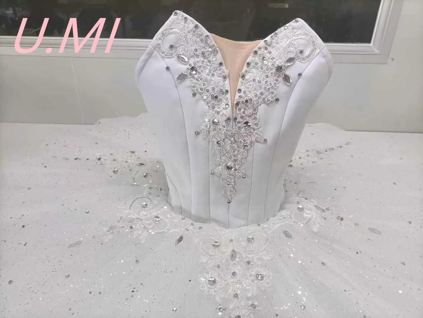 White Swan Lake tutu Silver Fairy costume Professional performance costume
White Swan Lake tutu Silver Fairy costume Professional performance costume
