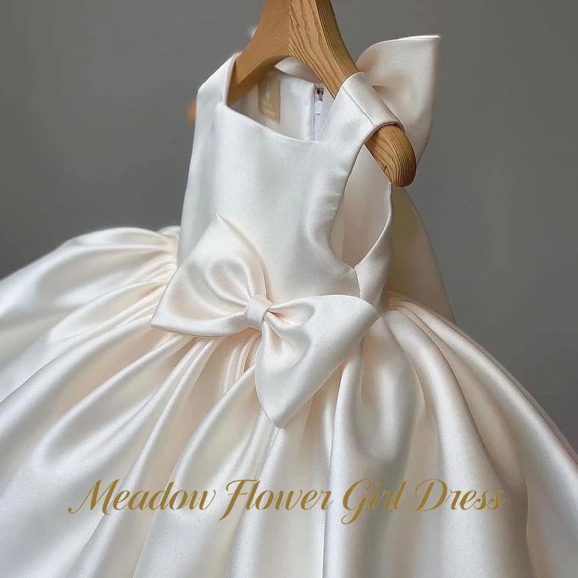 Meadow Ivory Satin Flower Girl Dress Square Neck Sleeveless Baby Kids Birthday Dress with Statement Bow Pageant Dress for Girl
Meadow Ivory Satin Flower Girl Dress Square Neck Sleeveless Baby Kids Birthday Dress with Statement Bow Pageant Dress for Girl