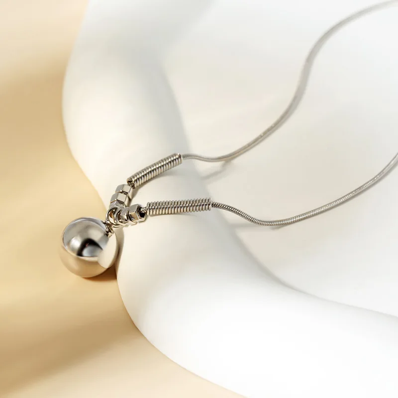 925 sterling silver round ball necklace electroplated Korean INS style female niche versatile light luxury collarbone chain
925 sterling silver round ball necklace electroplated Korean INS style female niche versatile light luxury collarbone chain