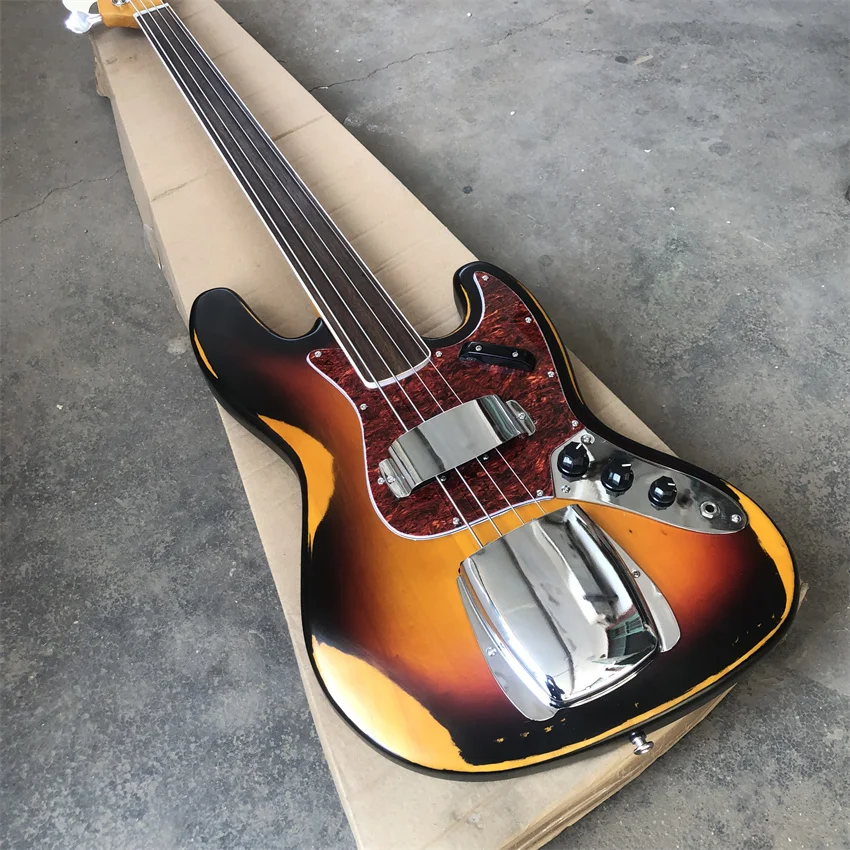Custom, four-string electric bass, sunset color, nitro matte paint, free shipping
Custom, four-string electric bass, sunset color, nitro matte paint, free shipping