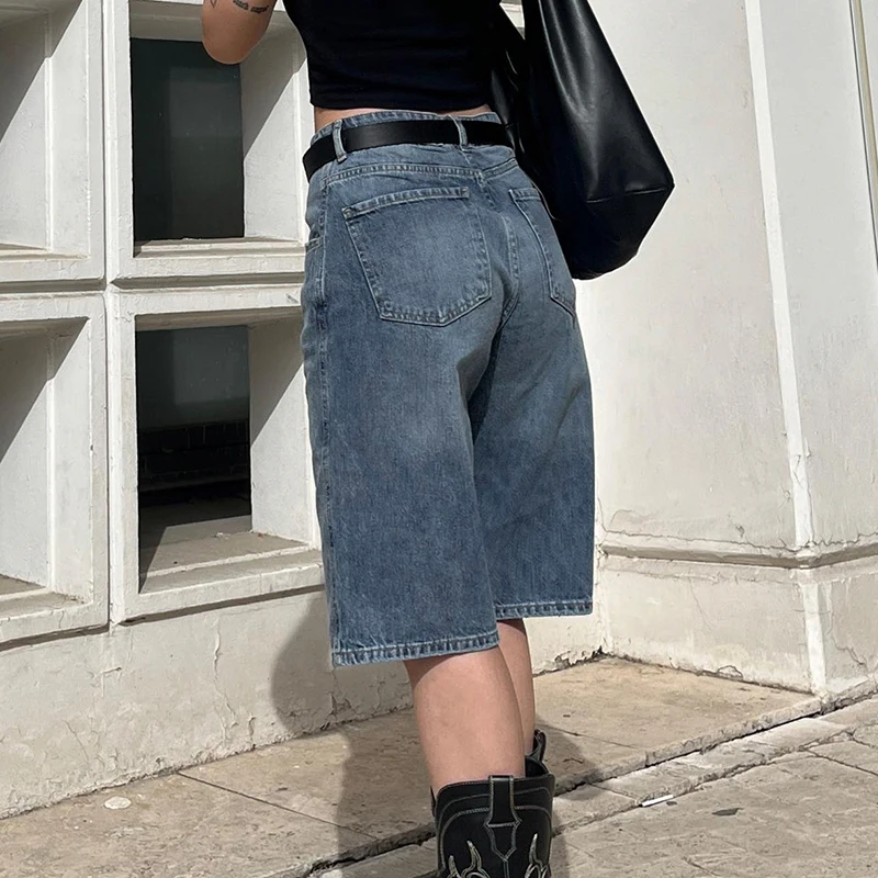 Women's Wide Leg Jeans Shorts Retro Street Style Mid Rise Button Knee Length Denim Short Grunge Aesthetic Clothes
Women's Wide Leg Jeans Shorts Retro Street Style Mid Rise Button Knee Length Denim Short Grunge Aesthetic Clothes