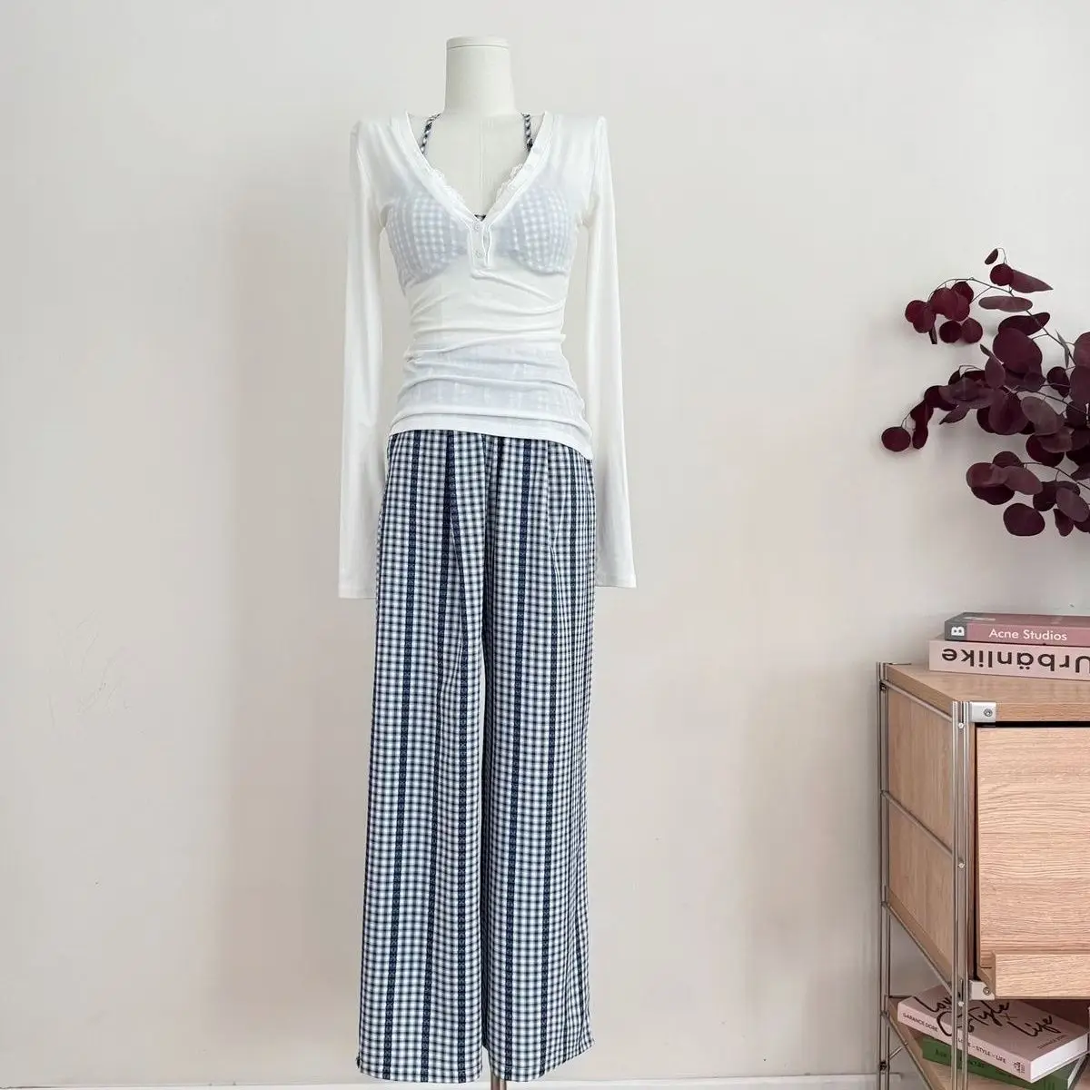 Pure Sexy Suit Women's Spring Long-sleeved T-shirt Plaid Camisole Elastic Waist Wide Leg Pants Three-piece Set Female Clothes
Pure Sexy Suit Women's Spring Long-sleeved T-shirt Plaid Camisole Elastic Waist Wide Leg Pants Three-piece Set Female Clothes