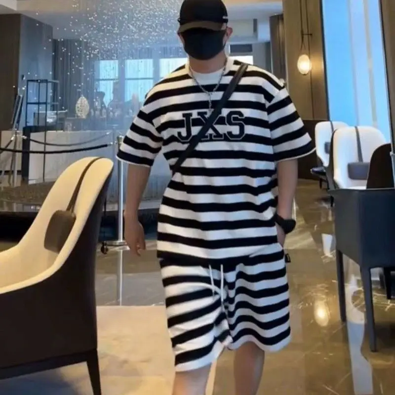 Summer Striped Letter Embroidered Short-sleeved Tops Shorts Suit Men's Loose Casual High Street Personalized T-shirts Trousers
Summer Striped Letter Embroidered Short-sleeved Tops Shorts Suit Men's Loose Casual High Street Personalized T-shirts Trousers