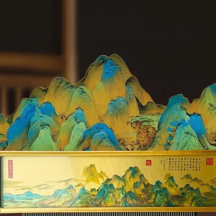 Thousands of kilometers of rivers and mountains, decorative items, paintings, wall hangings in living rooms, gifts from clients.
Thousands of kilometers of rivers and mountains, decorative items, paintings, wall hangings in living rooms, gifts from clients.