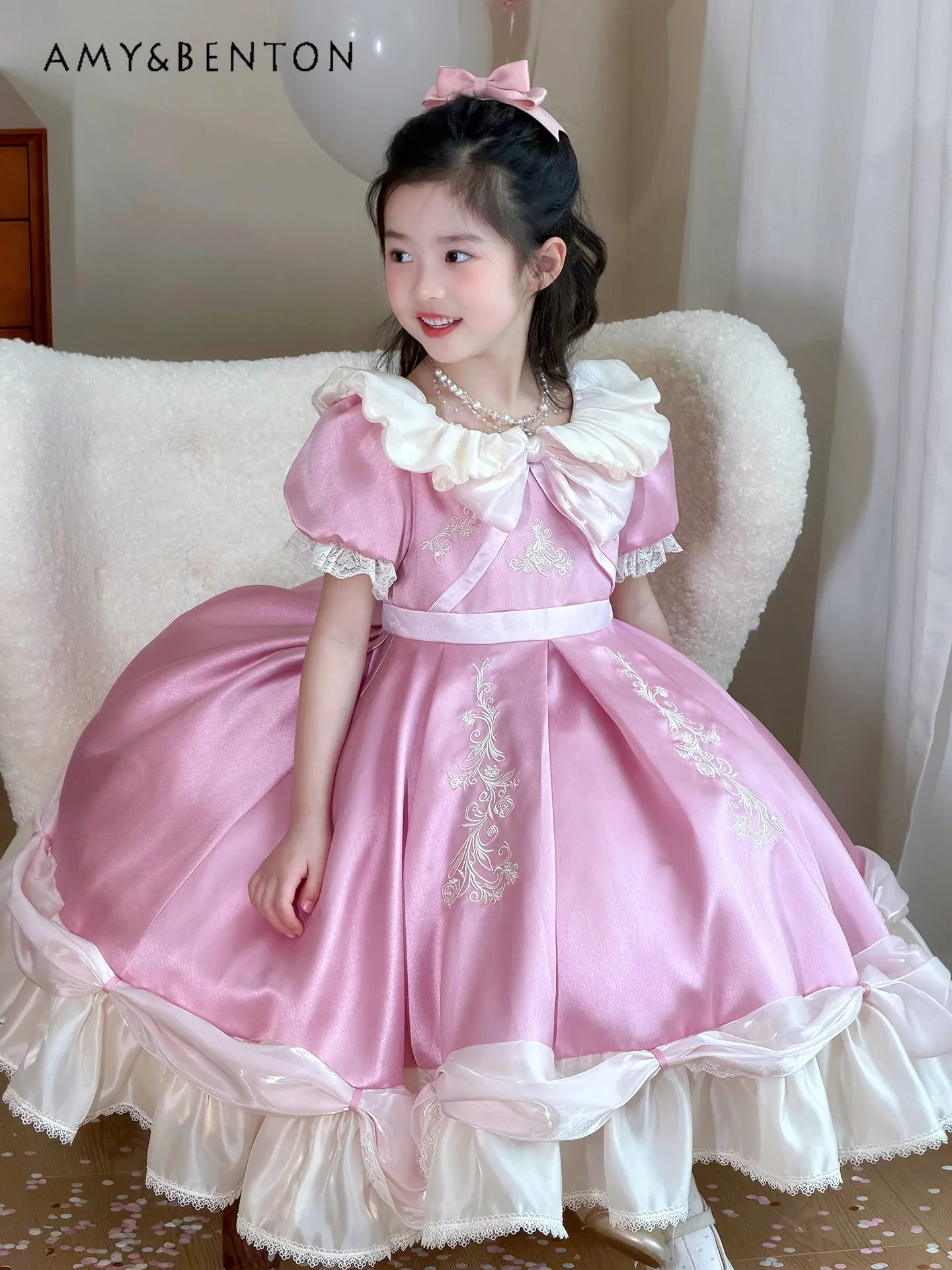Girls High End Heavy Pink Princess Lolita Dress 2026 New Summer Kids Puff Sleeve Lace Trim Doll Collar Embroidery Birthday Gown
Girls High End Heavy Pink Princess Lolita Dress 2026 New Summer Kids Puff Sleeve Lace Trim Doll Collar Embroidery Birthday Gown