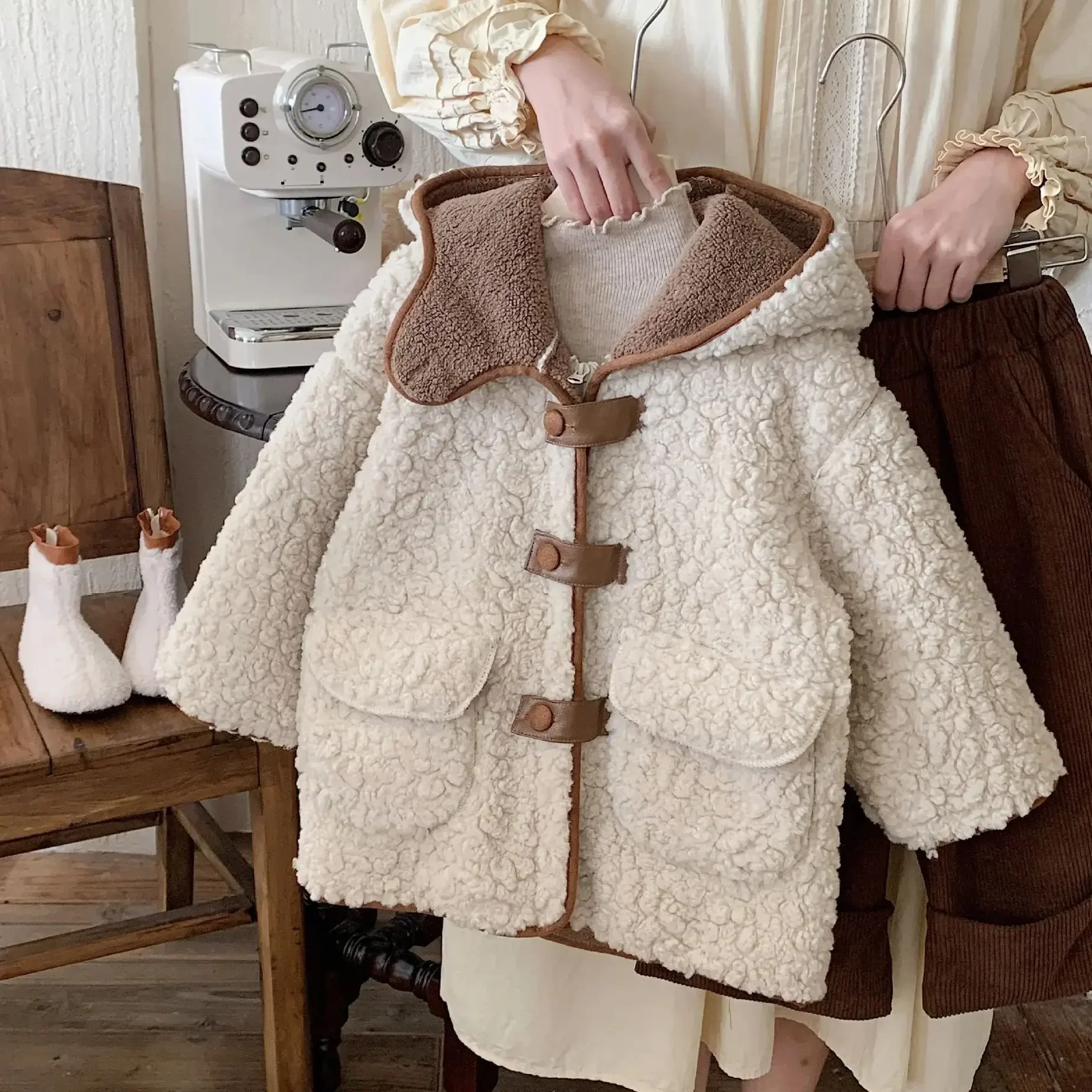 Children Lambswool Coat Winter Korean Thicken Fleece Lamb Wool Hooded Jacket Girls Plush Warm Outwear Overcoat
Children Lambswool Coat Winter Korean Thicken Fleece Lamb Wool Hooded Jacket Girls Plush Warm Outwear Overcoat