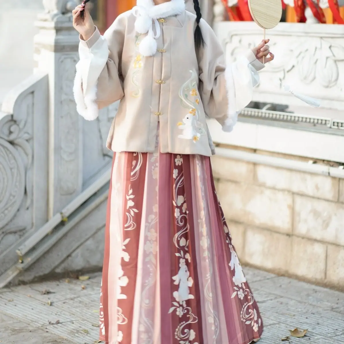 Chinese New Year Gown Tang Dynasty Hanfu for Women Square Collar Half Sleeve Thick Draped Jacket Embroidered Pleated Skirt Sets
Chinese New Year Gown Tang Dynasty Hanfu for Women Square Collar Half Sleeve Thick Draped Jacket Embroidered Pleated Skirt Sets