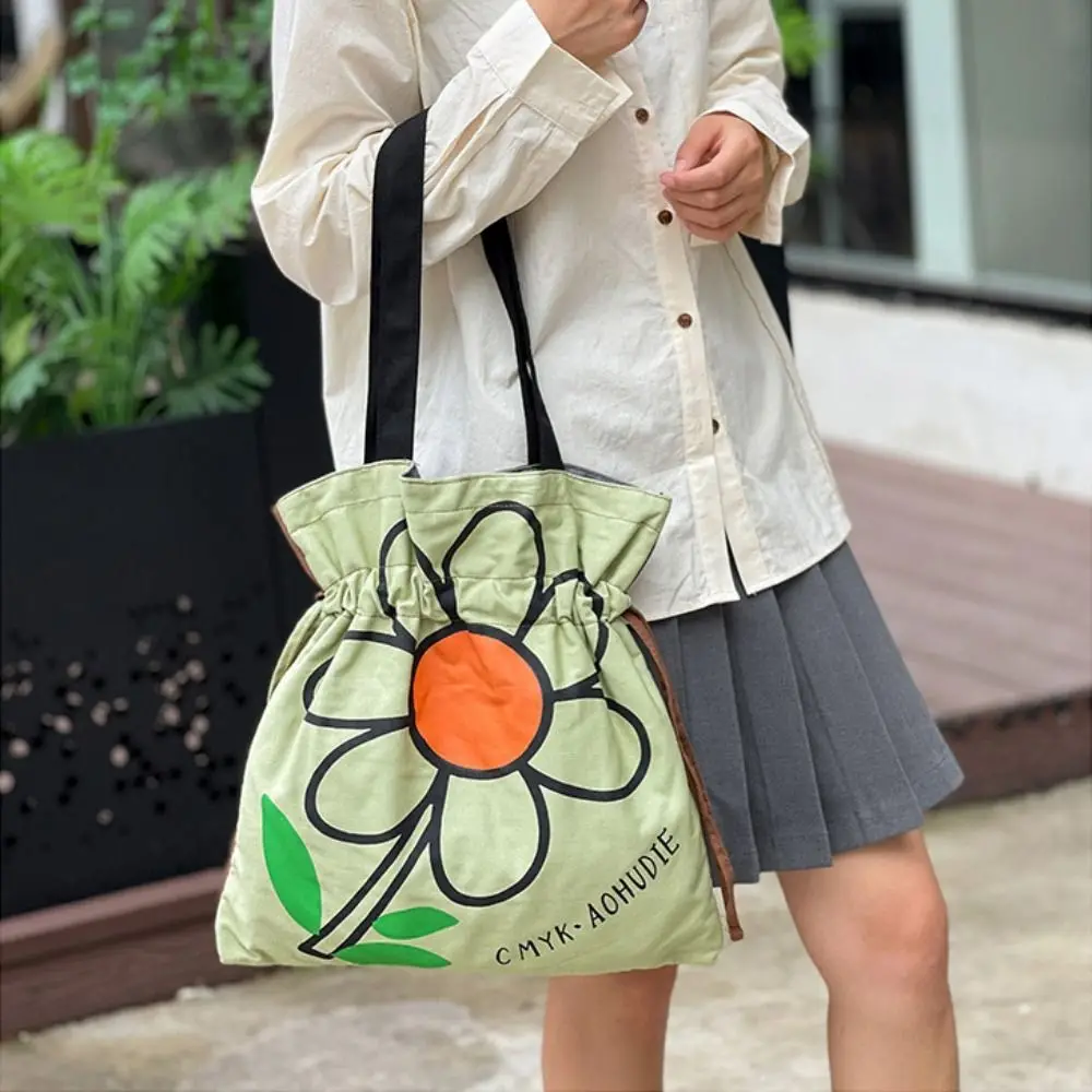 Винтажная корейская стильная сумка на плечо с цветочным принтом, модная сумка на шнурке с принтом, большая вместительная портативная женская сумка с принтом
Винтажная корейская стильная сумка на плечо с цветочным принтом, модная сумка на шнурке с принтом, большая вместительная портативная женская сумка с принтом