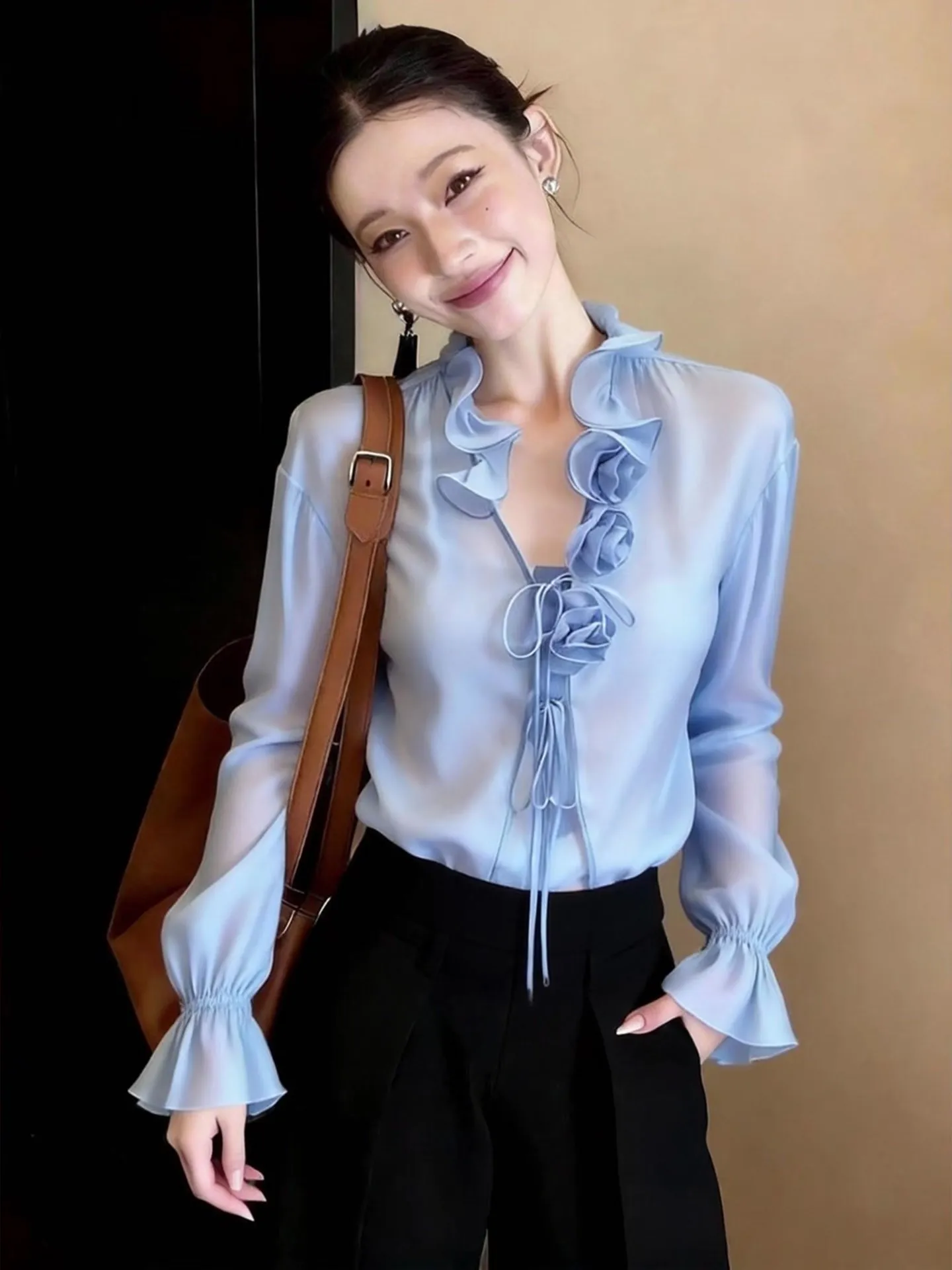 Spring 2026 Blue Long Sleeve Women's Shirt Fashion Design Sense Slimming Style Korean Version Straight Cut Commute Wind Shirt
Spring 2026 Blue Long Sleeve Women's Shirt Fashion Design Sense Slimming Style Korean Version Straight Cut Commute Wind Shirt